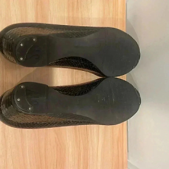 STUART WEITZMAN ALLIGATOR PRINT BLACK PUMPS SIZE 10 - Picture 4 of 4